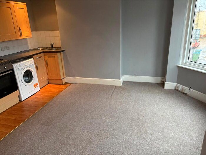 2 Bedroom Flat To Rent In Rampart Road, Southampton, Hampshire, SO18