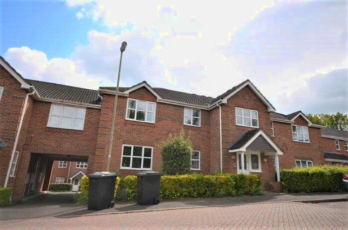 2 Bedroom Flat To Rent In Lime Gardens, Basingstoke, RG21