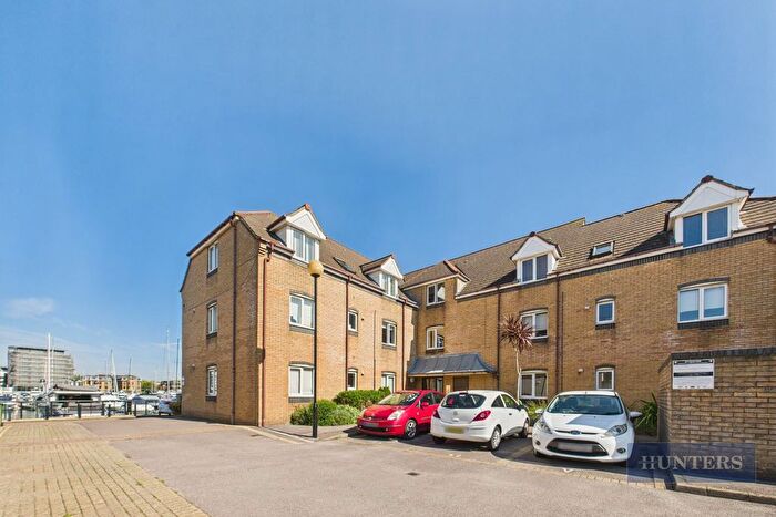2 Bedroom Flat For Sale In Atlantic Close, Southampton, SO14