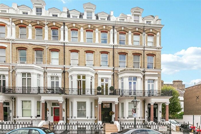 2 Bedroom Flat To Rent In Vicarage Gate, Kensington, W8