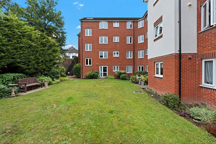 1 Bedroom Flat For Sale In Laburnum Court, Uxbridge, UB8