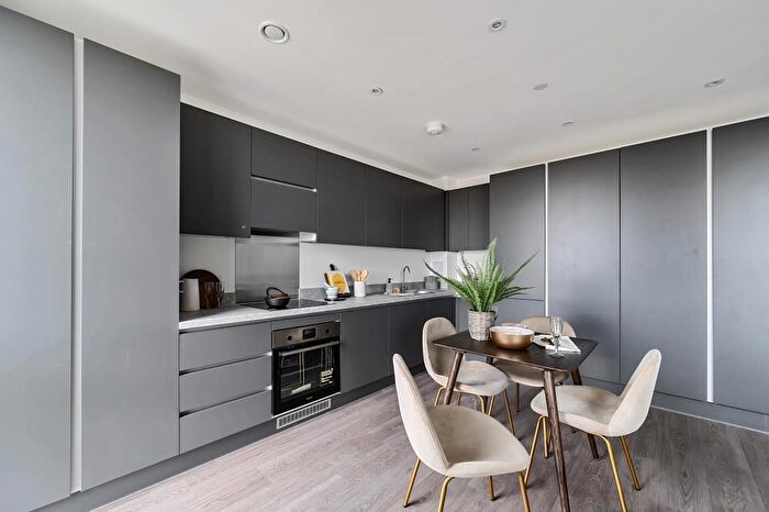 2 Bedroom Flat To Rent In New Road Triangle, Feltham, TW14