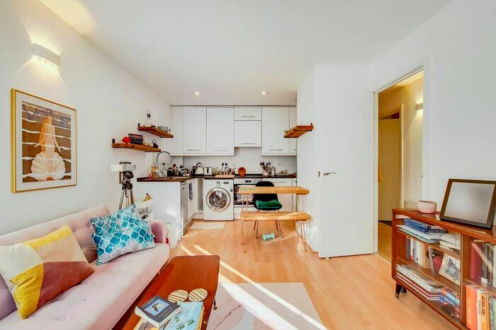 1 Bedroom Flat To Rent In Fairfield Road, Bow, London E3