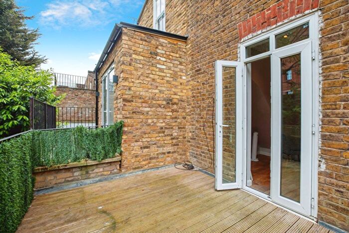 1 Bedroom Flat For Sale In Pennard Road, Shepherd's Bush, London, W12