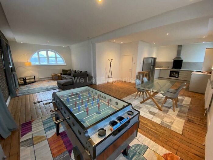 2 Bedroom Apartment To Rent In Water Street, Manchester, M3