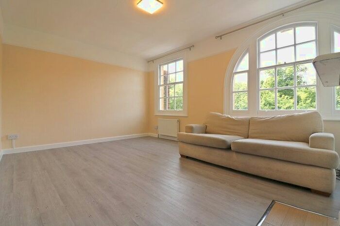 2 Bedroom Flat To Rent In The Green, Ealing, London., W5