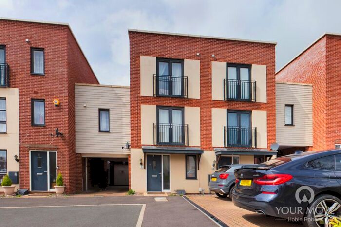 4 Bedroom Semi-Detached House To Rent In Weedon Close, Northampton, Northamptonshire, NN5