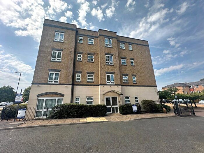 2 Bedroom Apartment To Rent In Holyhead Mews, Slough, Berkshire, SL1