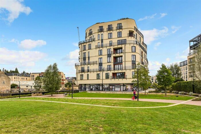 2 Bedroom Flat To Rent In Royal View, Victoria Bridge Road, Bath, BA2