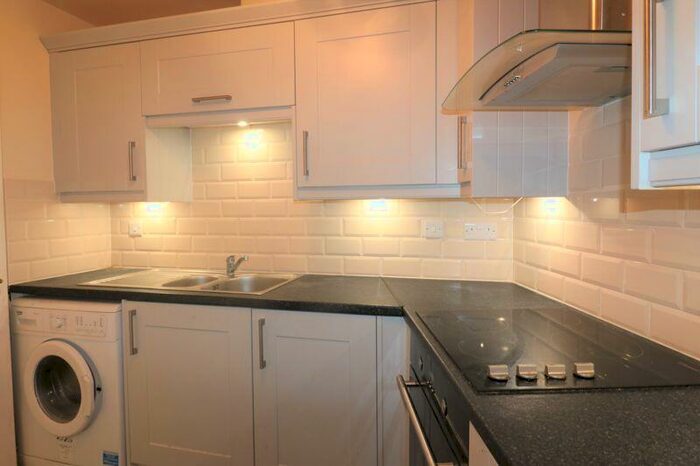 2 Bedroom Flat To Rent In Upton Park, Central Slough, SL1