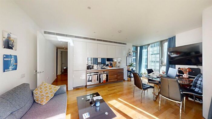 2 Bedroom Flat For Sale In Eastfields Avenue, Putney, London, SW18