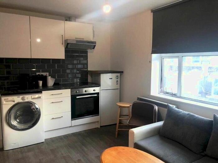 Studio To Rent In Stroud Green Road, London, N4