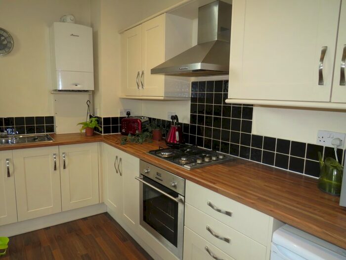 1 Bedroom Flat To Rent In Constitutional Street, Halifax, HX1