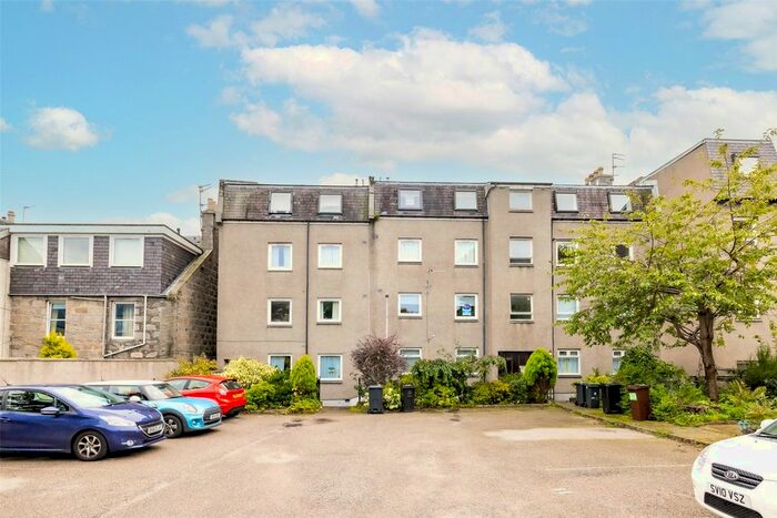 2 Bedroom Flat To Rent In Craigton Court, Aberdeen, AB15