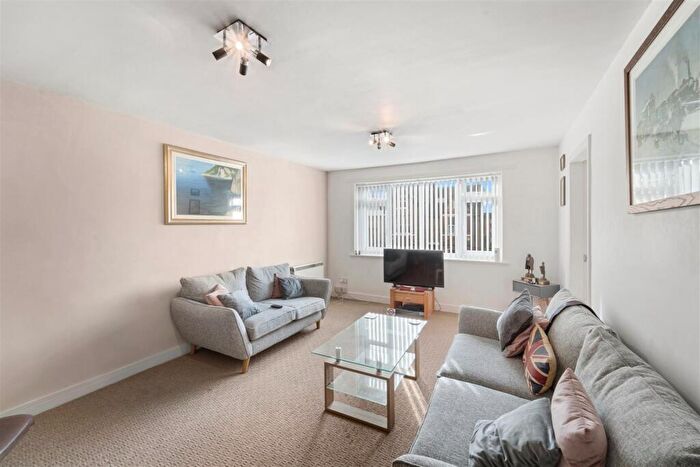 1 Bedroom Apartment For Sale In Rookfield Avenue, Sale, M33