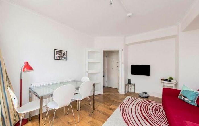 1 Bedroom Flat To Rent In Harley Street, Marylebone, London, W1G