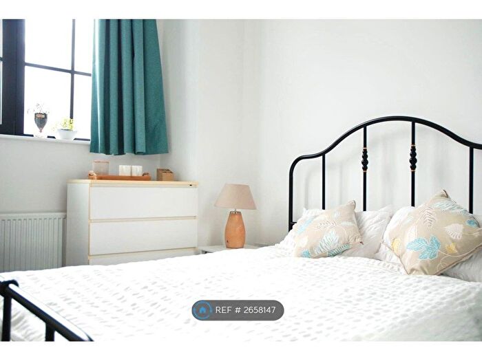 2 Bedroom Flat To Rent In Truscon House, Hayes, UB3