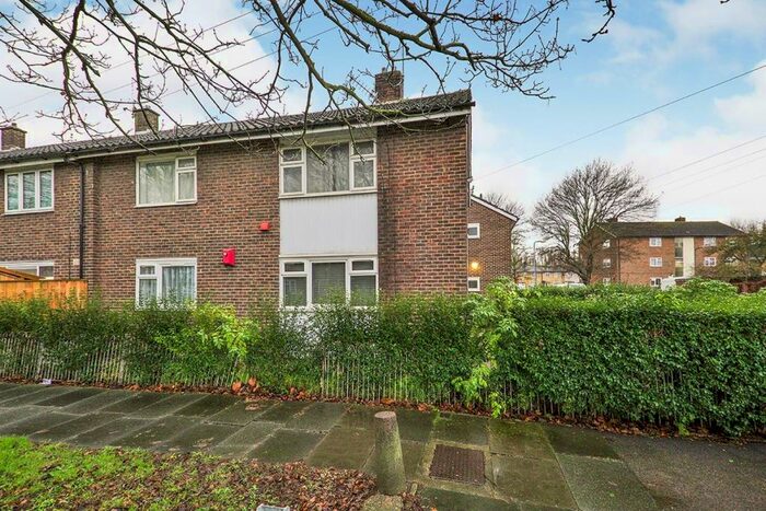 2 Bedroom Flat To Rent In Ampleforth Road, London, SE2