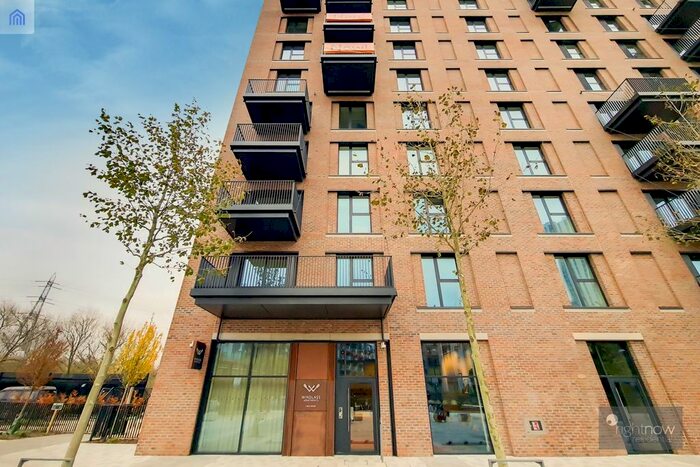 3 Bedroom Flat To Rent In Windlass Apartments, Ferry Lane, London, N17