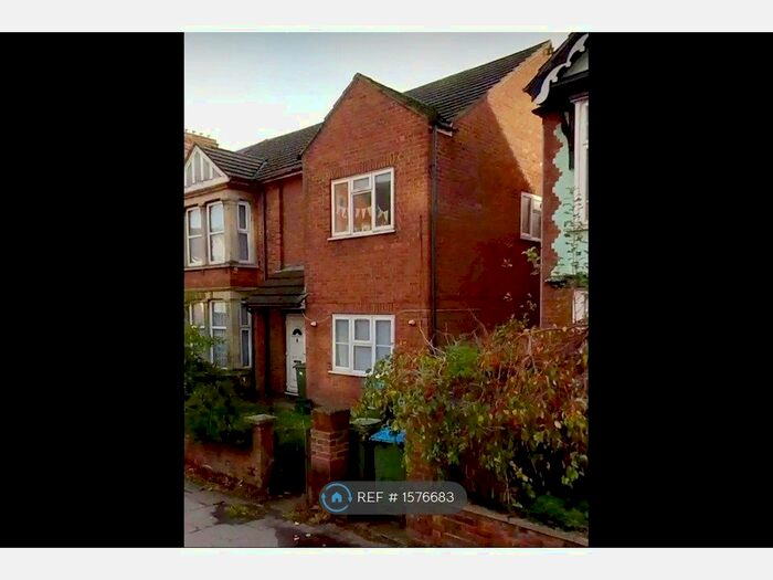 1 Bedroom Flat To Rent In High Street, Aylesbury, HP20