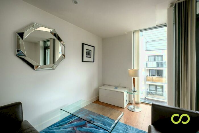 1 Bedroom Flat To Rent In Packington Street, Islington, London, N1