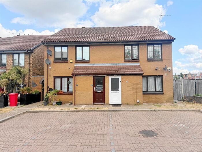 1 Bedroom Maisonette For Sale In Coulter Close, Hayes, UB4
