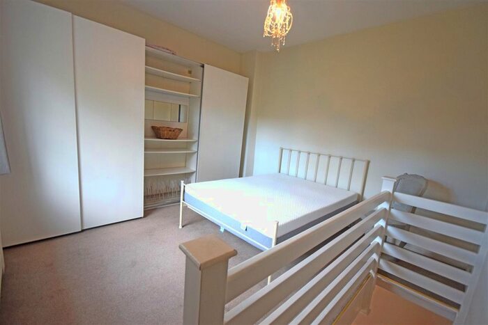 1 Bedroom Flat To Rent In Strawberry Hill Road, Twickenham, TW1