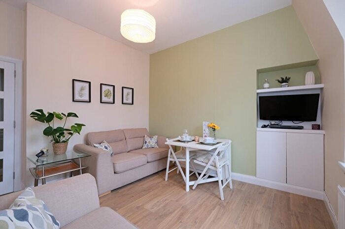 1 Bedroom Flat To Rent In Hollybank Place, Aberdeen, AB11