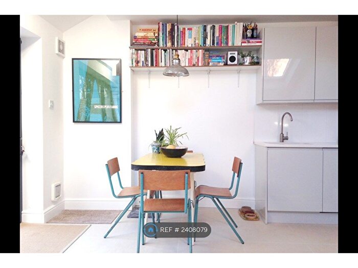 2 Bedroom Flat To Rent In Beryl Road, London, W6