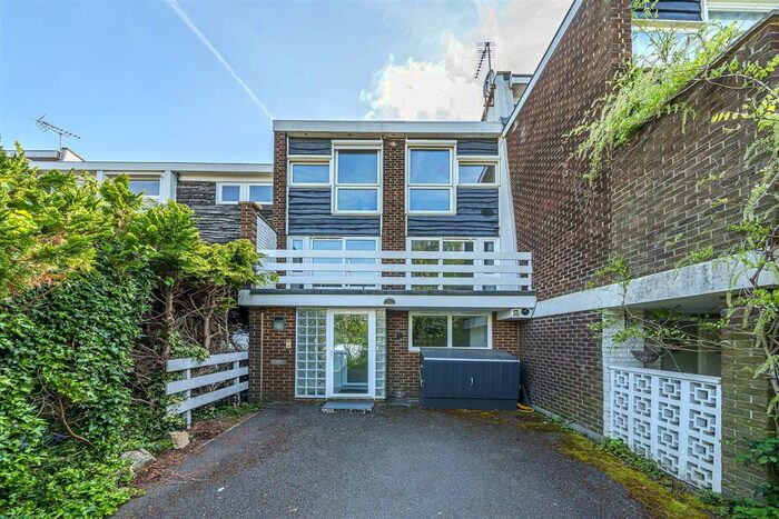 5 Bedroom Town House To Rent In Morecoombe Close, Kingston Upon Thames, KT2