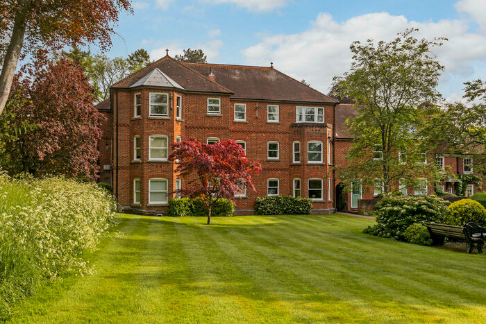 2 Bedroom Flat To Rent In Mead Road, Winchester, SO23