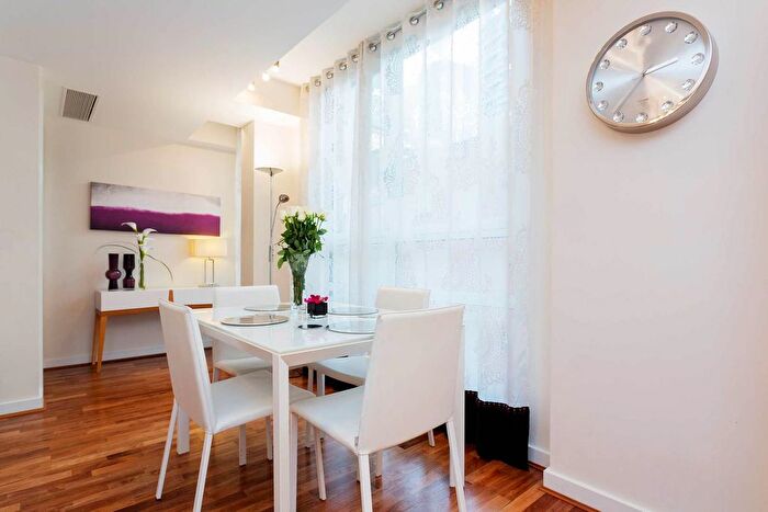 1 Bedroom Flat To Rent In Lamb's Passage, London, EC1Y