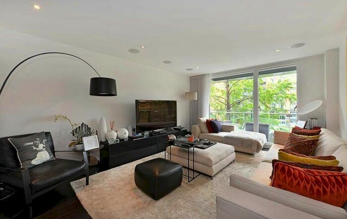 3 Bedroom Flat To Rent In Gatliff Road, London, SW1W