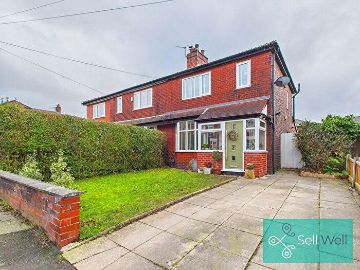 3 Bedroom Semi Detached House For Sale In Newearth Road, Worsley, Manchester, M28