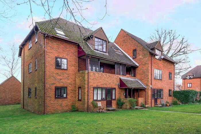 2 Bedroom Flat To Rent In Godalming, Surrey, GU7