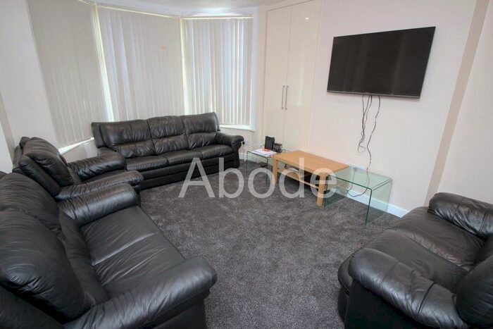 8 Bedroom Property To Rent In St Michael Villas, Leeds, West Yorkshire, LS6