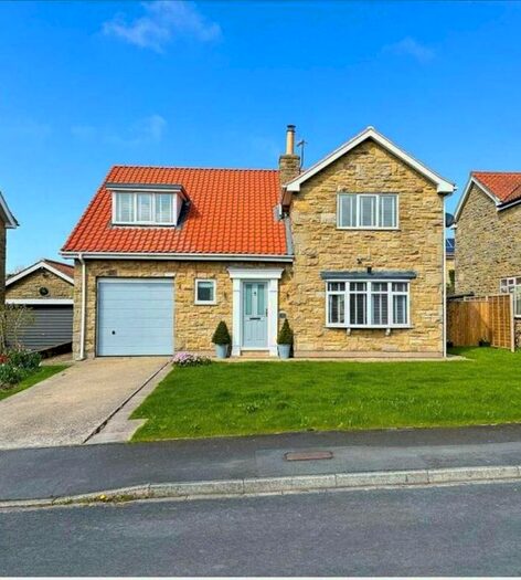 3 Bedroom Property For Sale In Dovecot Close, Gristhorpe, Filey, YO14