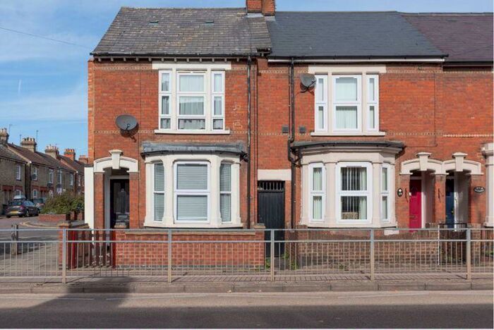3 Bedroom End Of Terrace House To Rent In Roff Avenue, Prime Ministers Area, Bedford, MK41