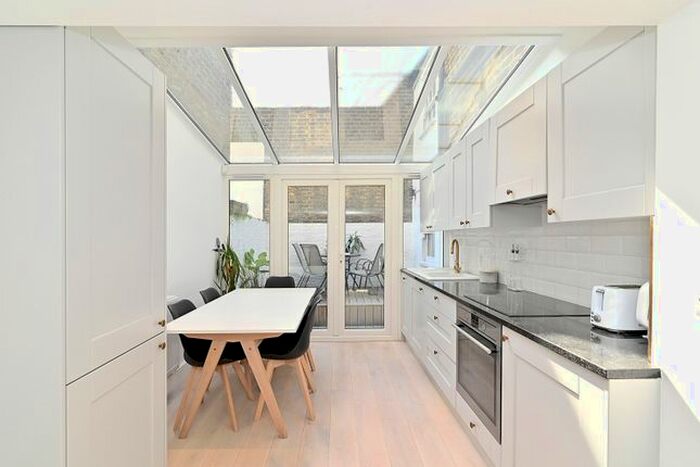 2 Bedroom Flat To Rent In Chalcot Road, Primrose Hill, London, NW1