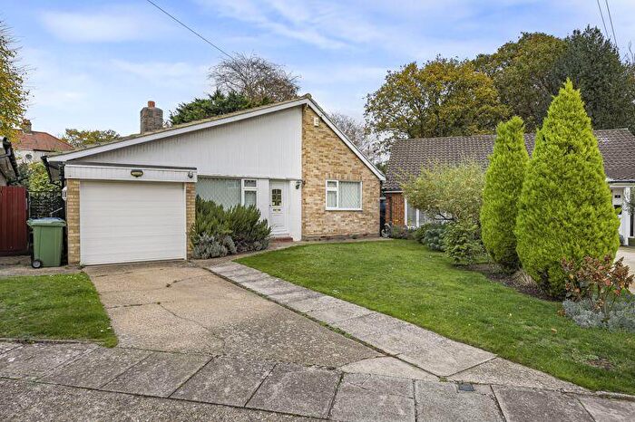 3 Bedroom Bungalow For Sale In Venture Close, Bexley, DA5
