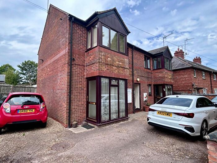 1 Bedroom Flat To Rent In Kings Court, Kings Road, Banbury, OX16