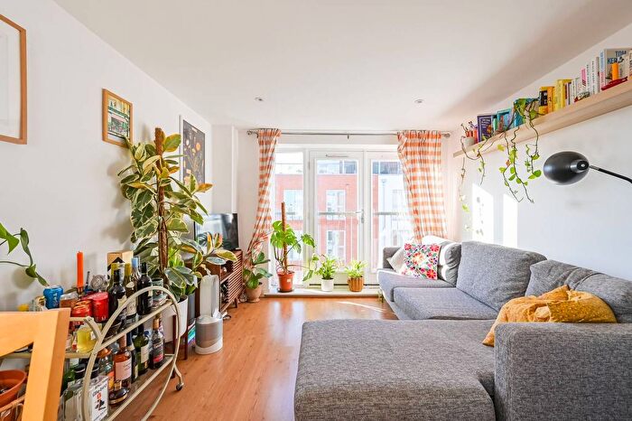 2 Bedroom Flat For Sale In Tredegar Road, Bow, London, E3