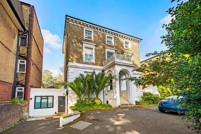 2 Bedroom Flat To Rent In Kings Avenue, Clapham Park, London, SW4