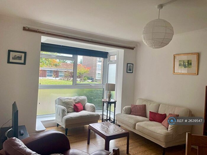 2 Bedroom Flat To Rent In Belmont Hill, London, SE13
