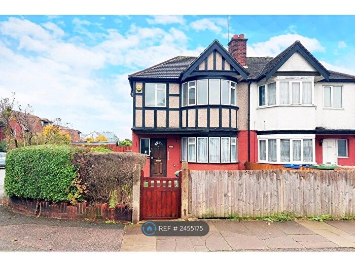 3 Bedroom Semi-Detached House To Rent In Rayners Lane, Harrow, HA2