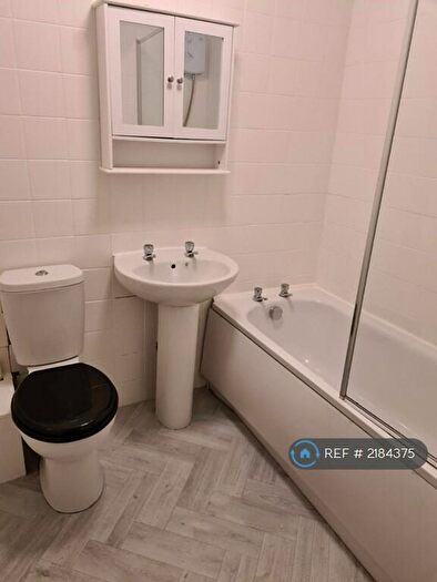 2 Bedroom End Of Terrace House To Rent In Sundrum Pl, Kilwinning, KA13