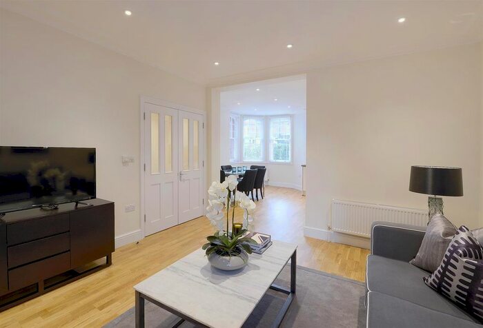 1 Bedroom Flat To Rent In Hamlet Gardens, London, W6