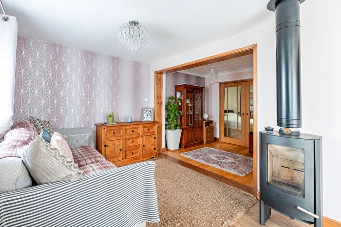 3 Bedroom Semi-detached Bungalow For Sale In The Paddock, Hemsby, NR29