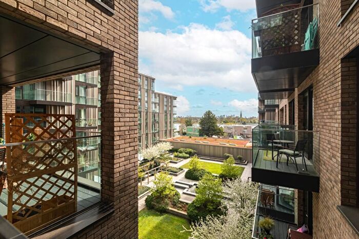 2 Bedroom Flat For Sale In Coster Avenue, London, N4