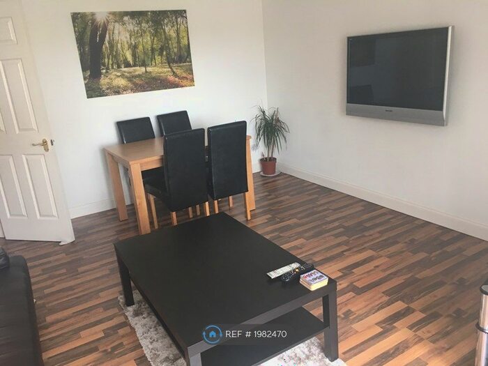 2 Bedroom Flat To Rent In Golfhill Drive, Glasgow, G31